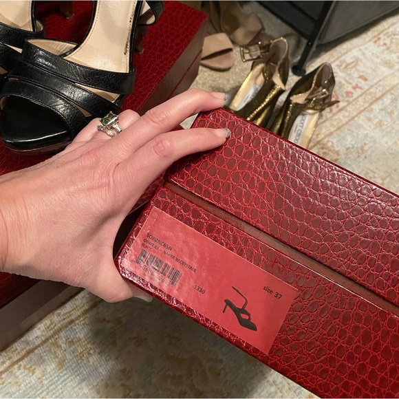 NIB, includes dust bag. Tamara Mellon, pillow top, genuine leather size 37. - Picture 9 of 9